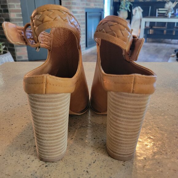 WOMENS BEAST FASHION ANKLE STRAP BOOTIES SIZE 7.5 - EUC - Picture 2 of 6